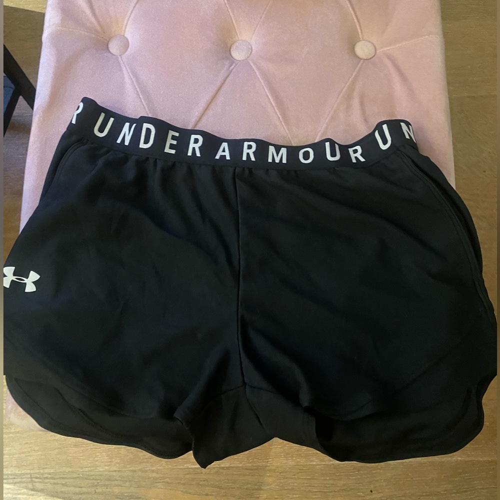 Under Armor, Size Medium, Color Black